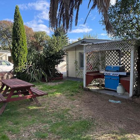 Camellia Court Family Motel Taupo Exterior photo