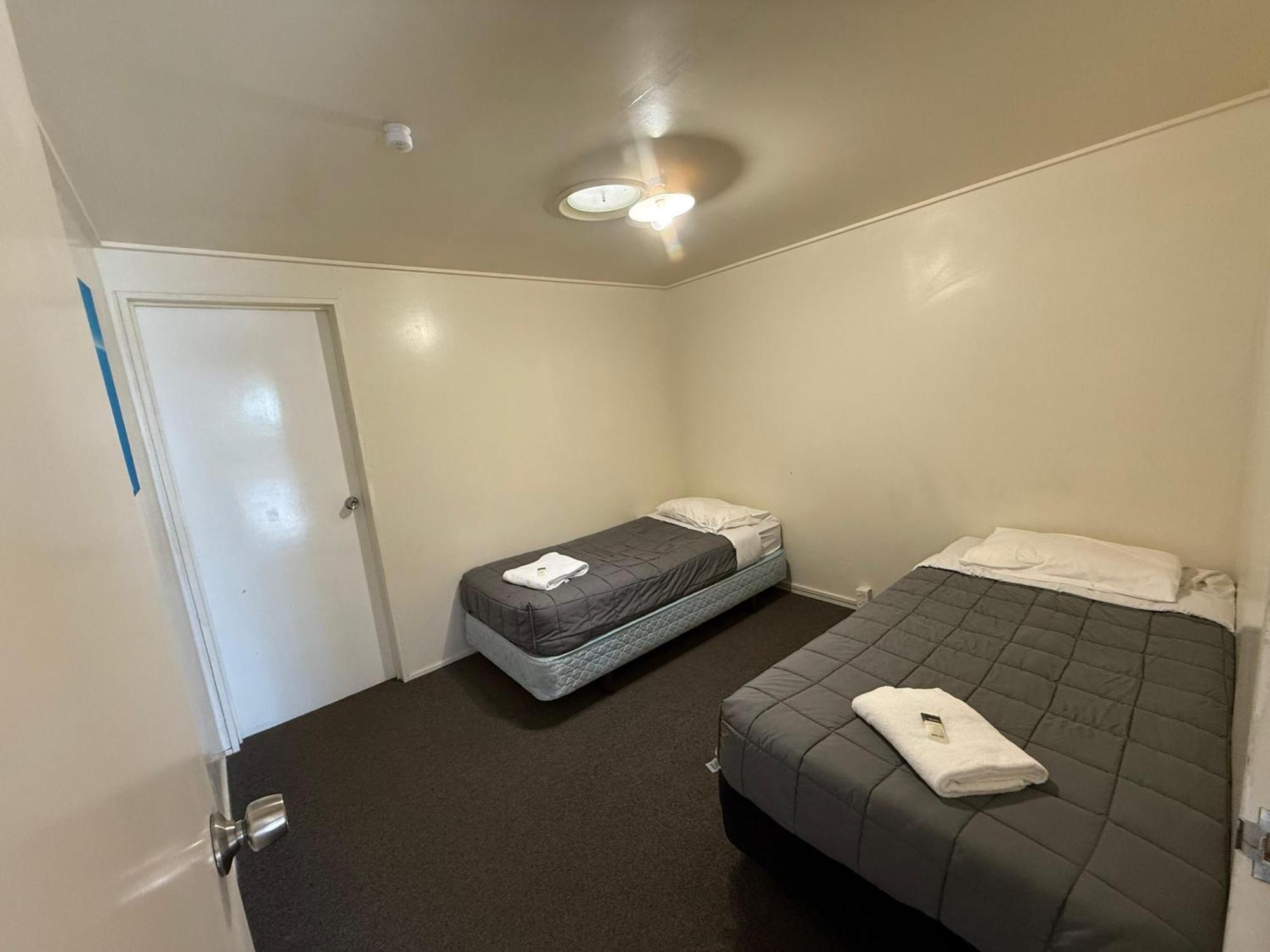 Camellia Court Family Motel Taupo Exterior photo