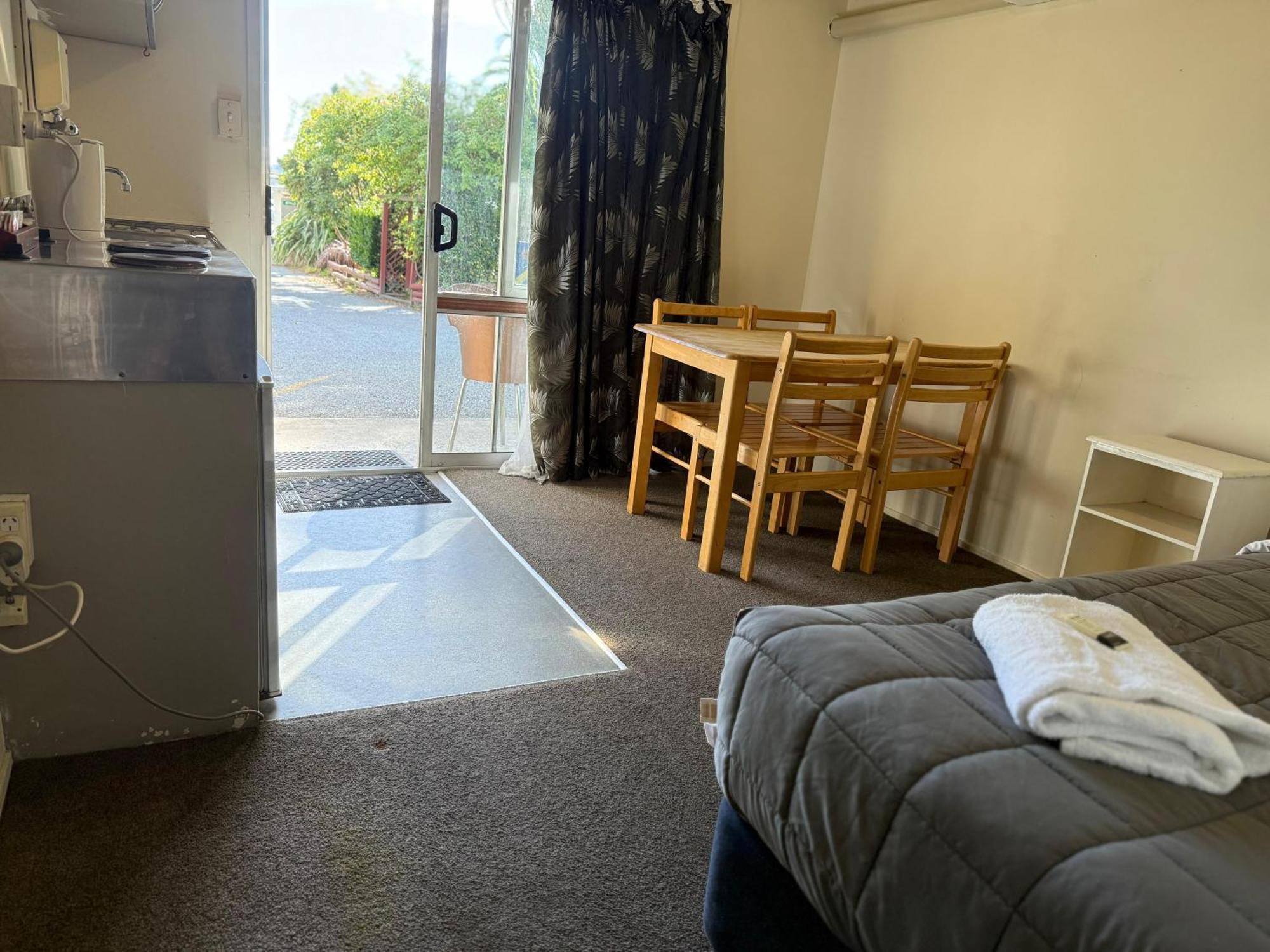 Camellia Court Family Motel Taupo Exterior photo