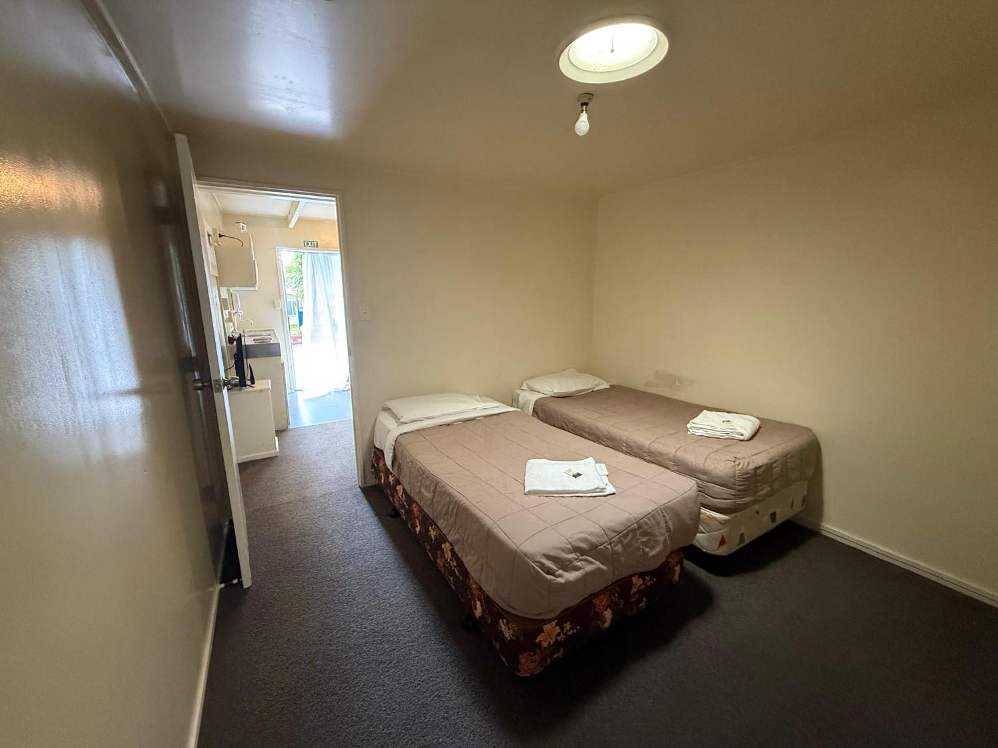 Camellia Court Family Motel Taupo Exterior photo